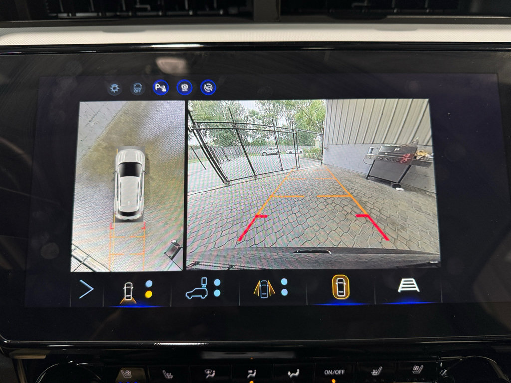 Used 2027 Chevrolet Bolt RS w/ Technology Package FWD image 14
