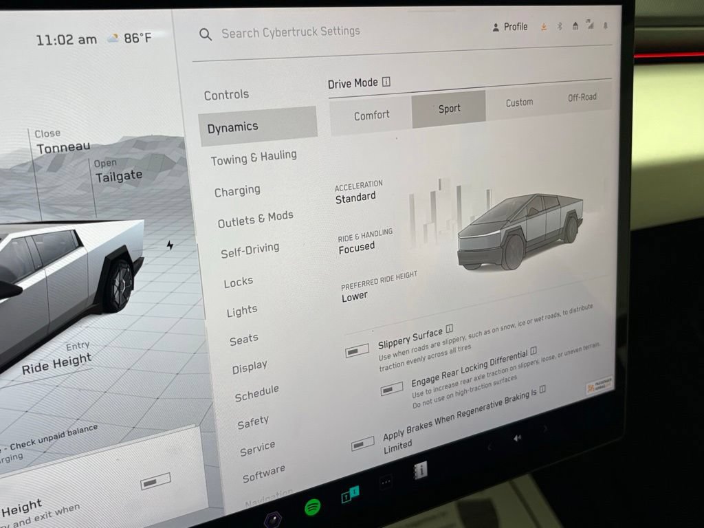 Used 2024 Tesla Cybertruck AWD Crew Cab image 39