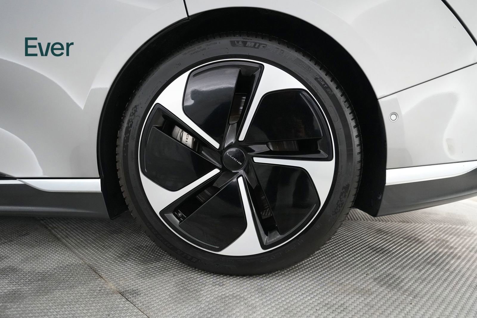 Used 2023 Lucid Air Touring image 9