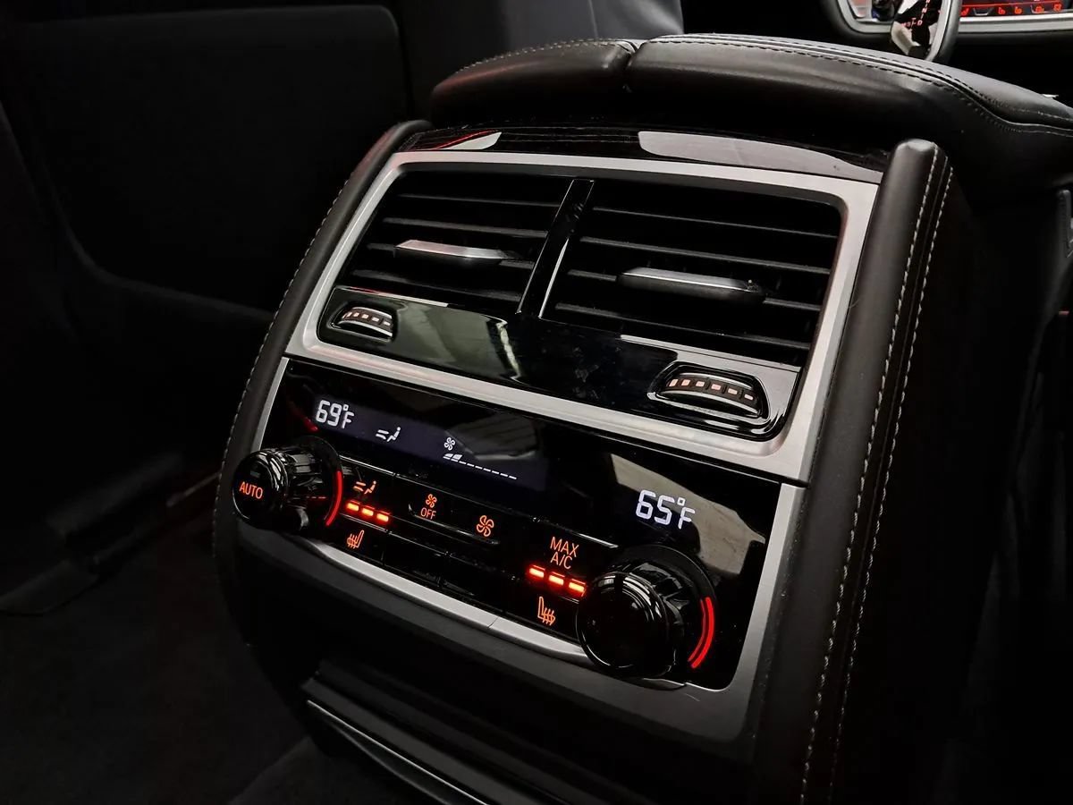 Used 2019 BMW 750i xDrive w/ Executive Package AWD/4WD image 32