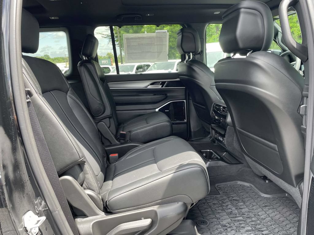 New 2026 Jeep Grand Wagoneer Limited AWD/4WD image 18