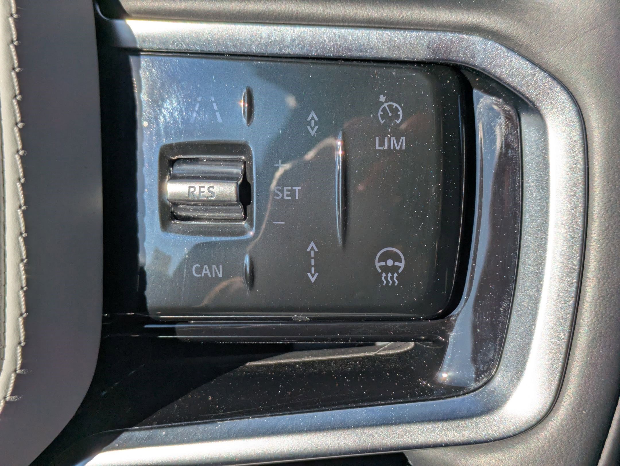 Used 2025 Land Rover Range Rover Sport SE image 17