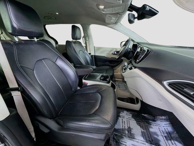 Used 2022 Chrysler Pacifica Touring-L image 30