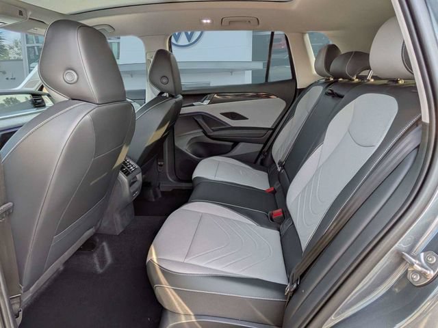 New 2026 Volkswagen Tiguan SE FWD image 14