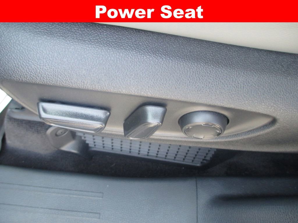 Used 2025 Toyota Sienna XLE w/ XLE Plus Package image 25