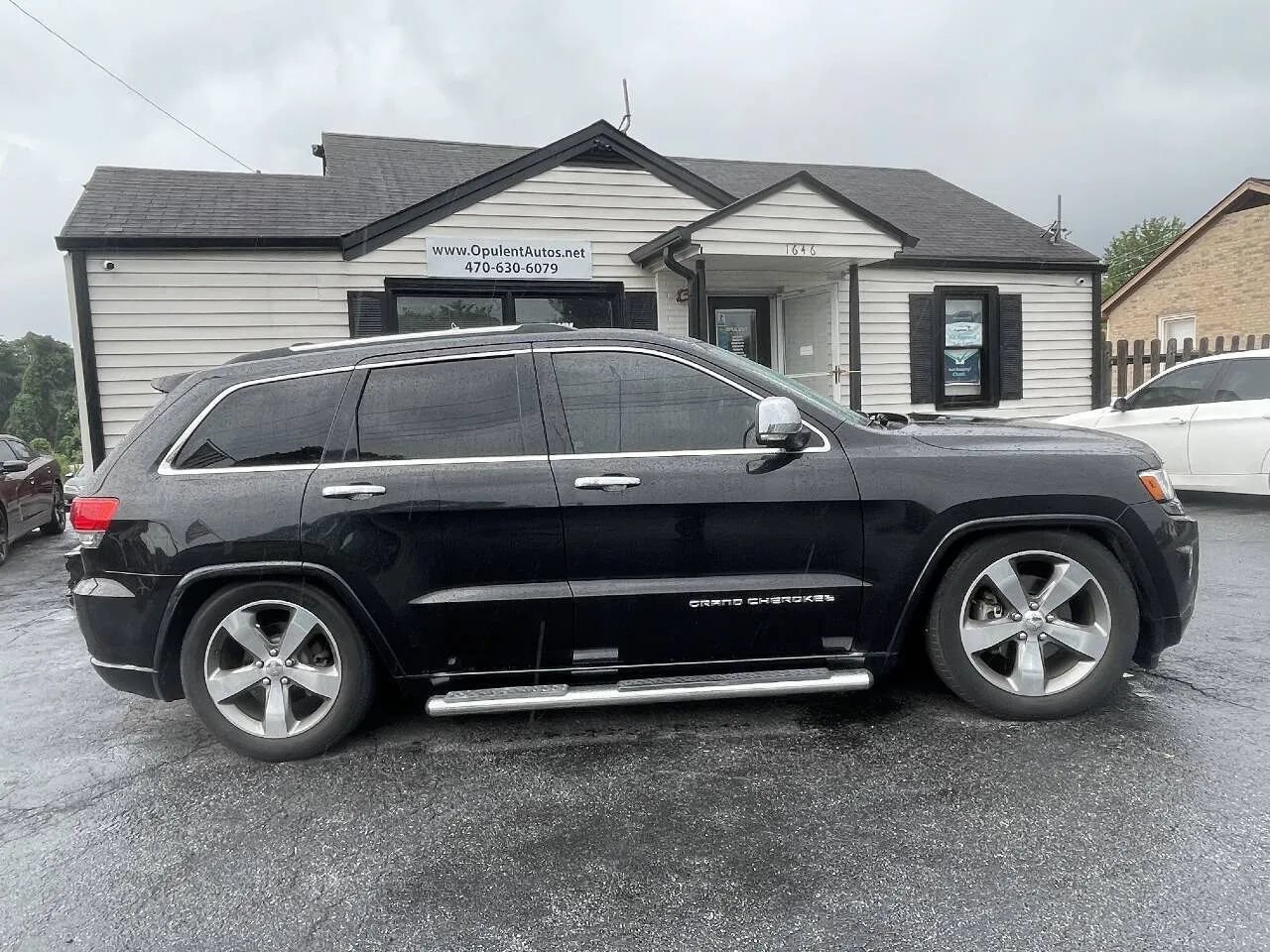 Used 2014 Jeep Grand Cherokee Overland w/ Advanced Technology Group AWD/4WD image 9