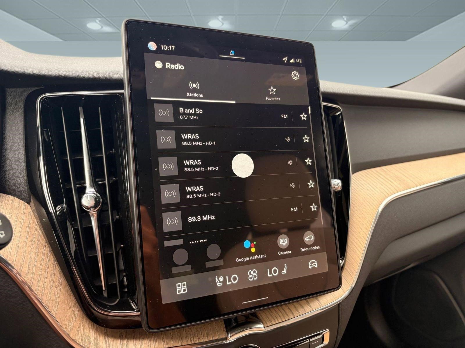 Certified 2026 Volvo XC60 B5 Plus w/ Climate Package image 30