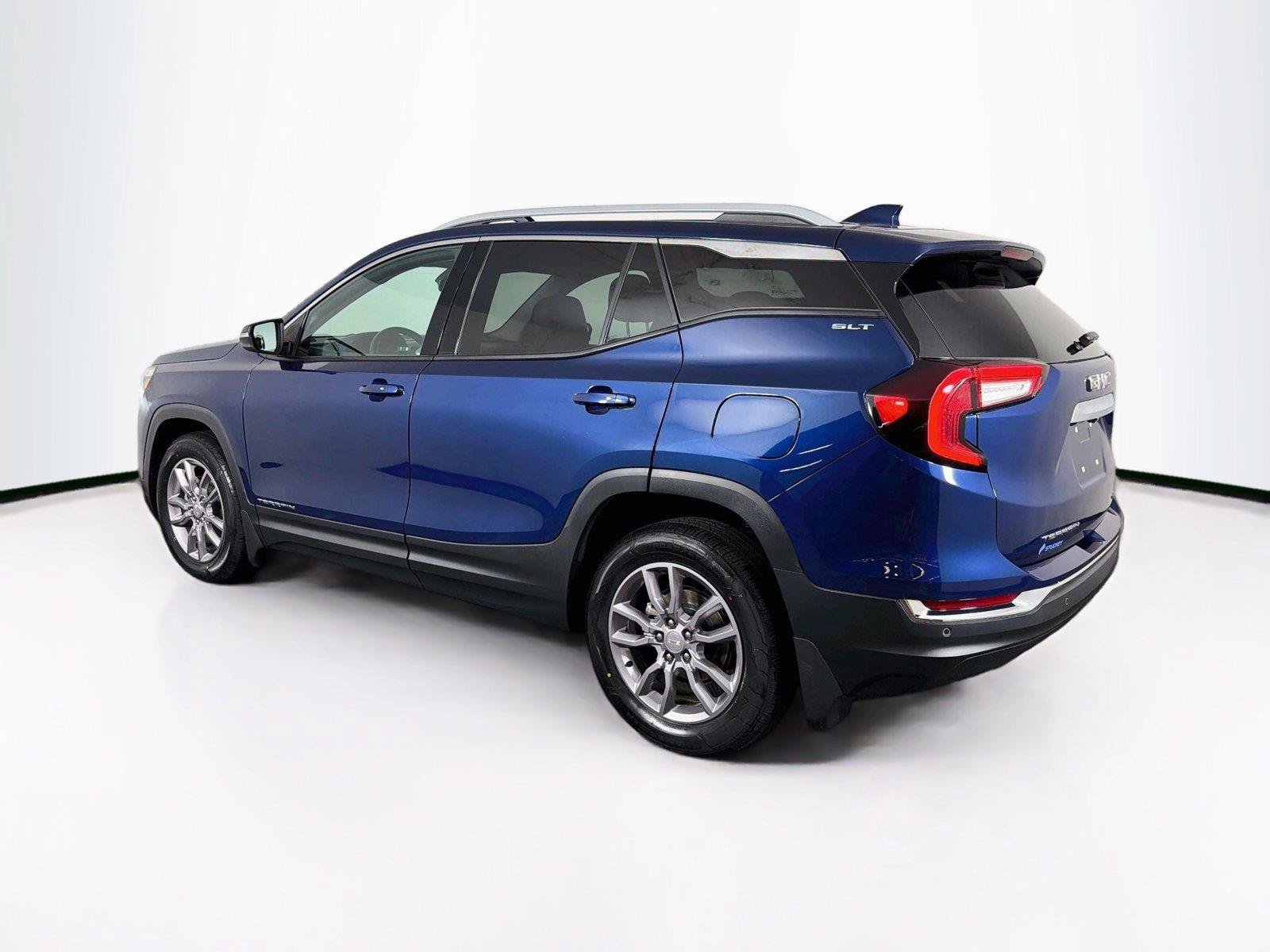 Used 2022 GMC Terrain SLT AWD/4WD image 9