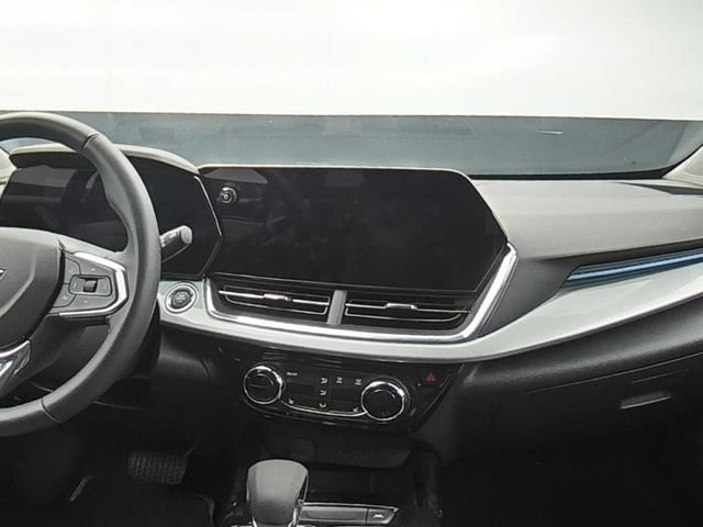 Used 2025 Chevrolet Trax LT w/ LT Convenience Package FWD image 20