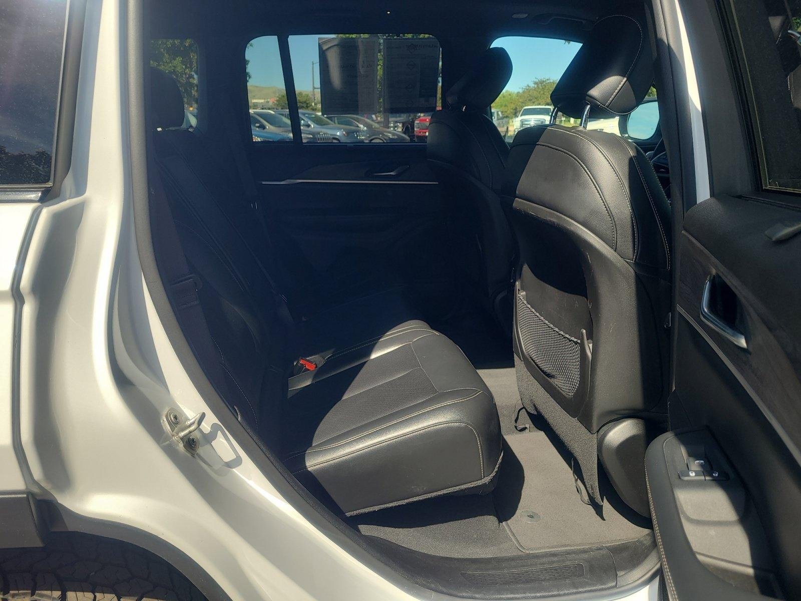 Used 2024 Jeep Grand Cherokee Limited w/ Luxury Tech Group II AWD/4WD image 18