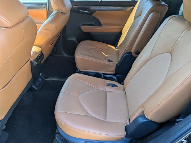 Used 2024 Toyota Highlander Platinum image 16