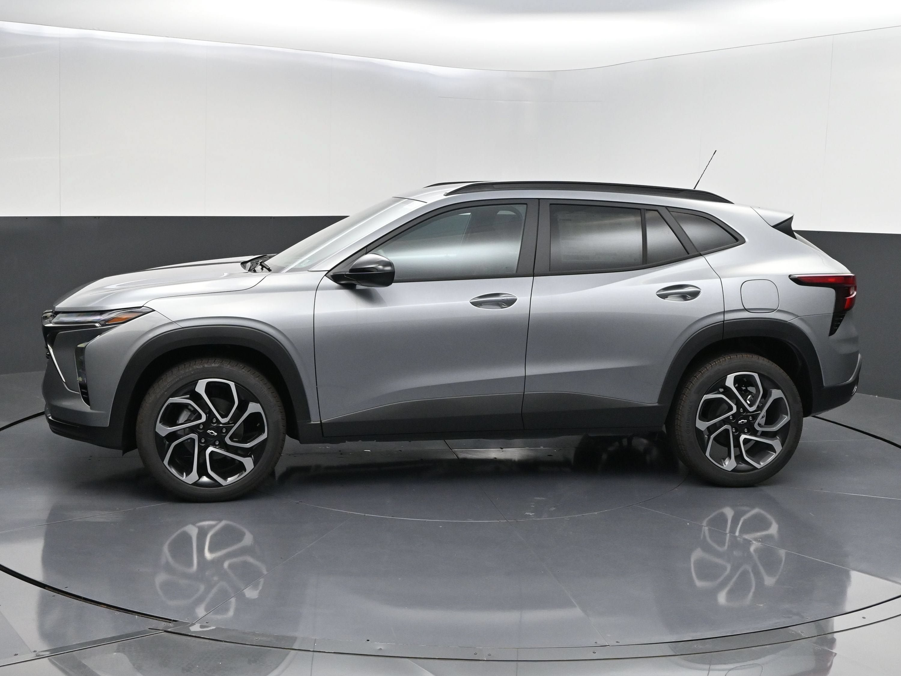 New 2026 Chevrolet Trax RS w/ Driver Confidence Package FWD image 5