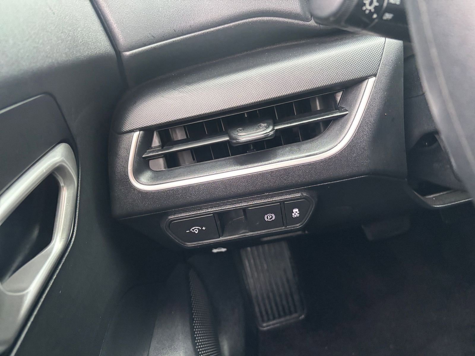 Used 2025 Kia K4 FWD image 33