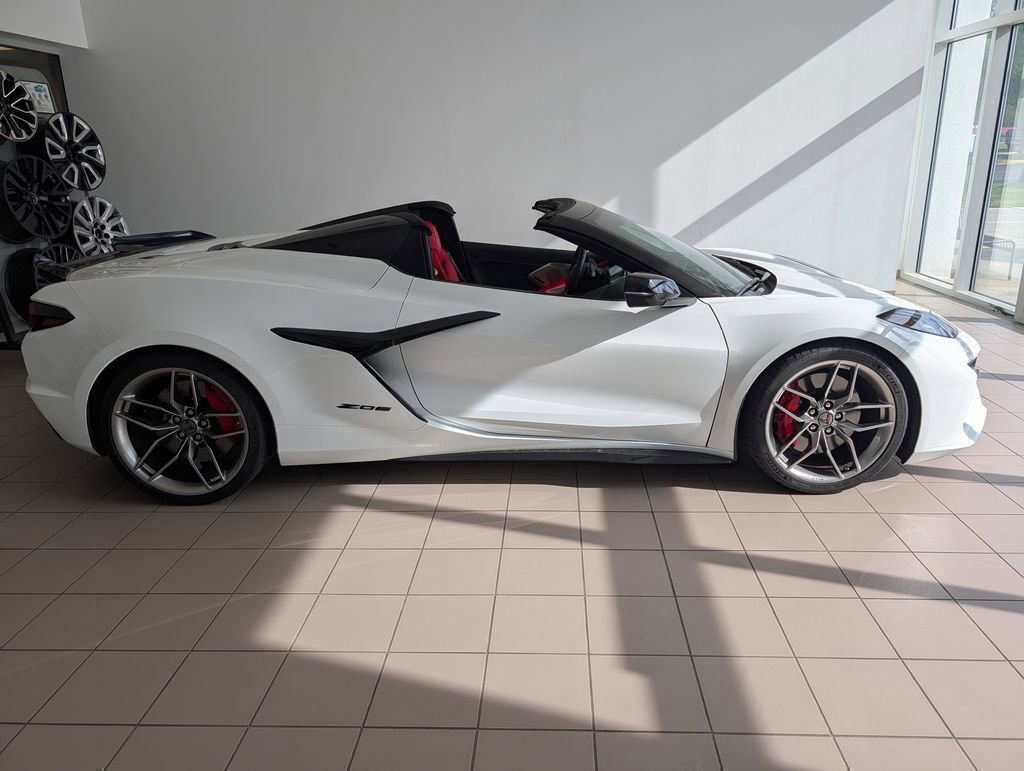 Used 2025 Chevrolet Corvette Z06 w/ Battery Protection Package RWD image 15