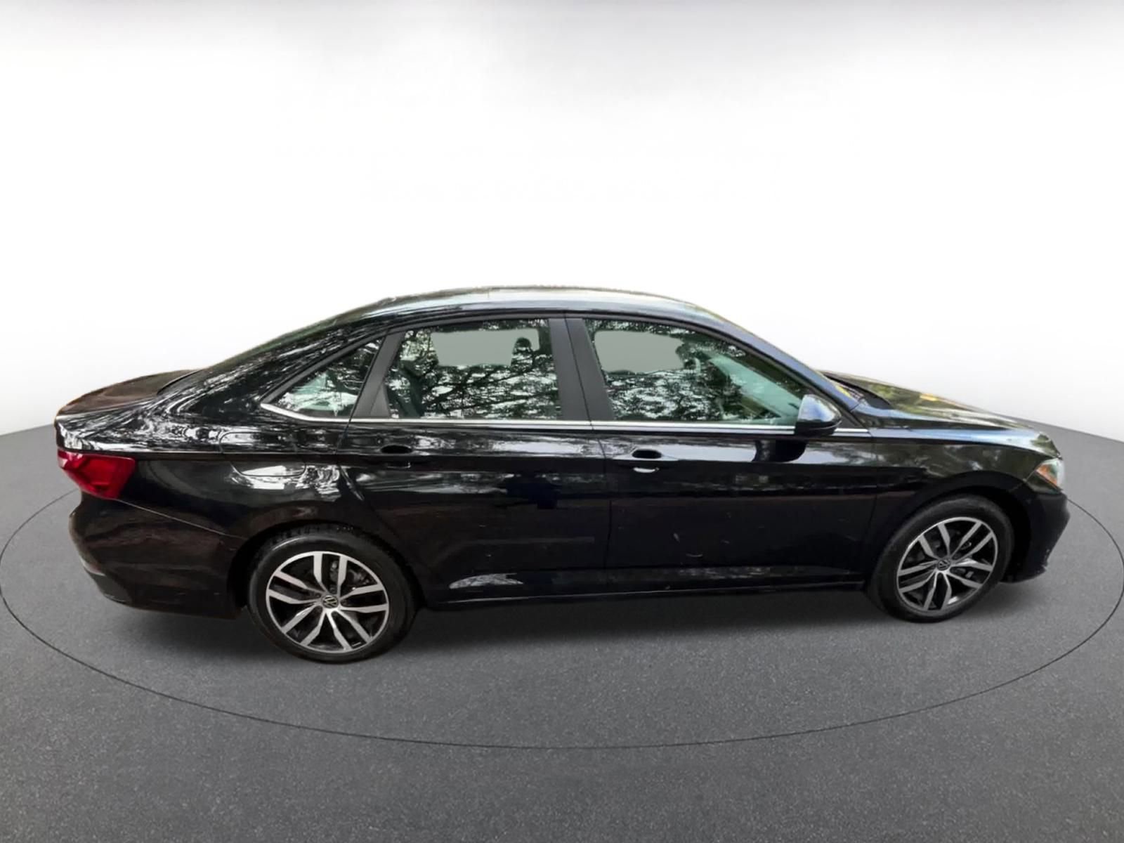 Used 2025 Volkswagen Jetta SE image 16