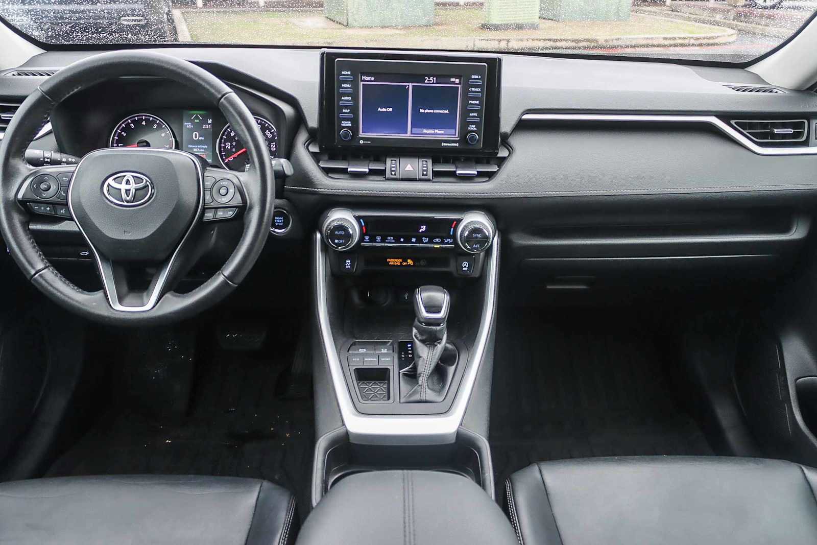 Used 2021 Toyota RAV4 XLE Premium image 11