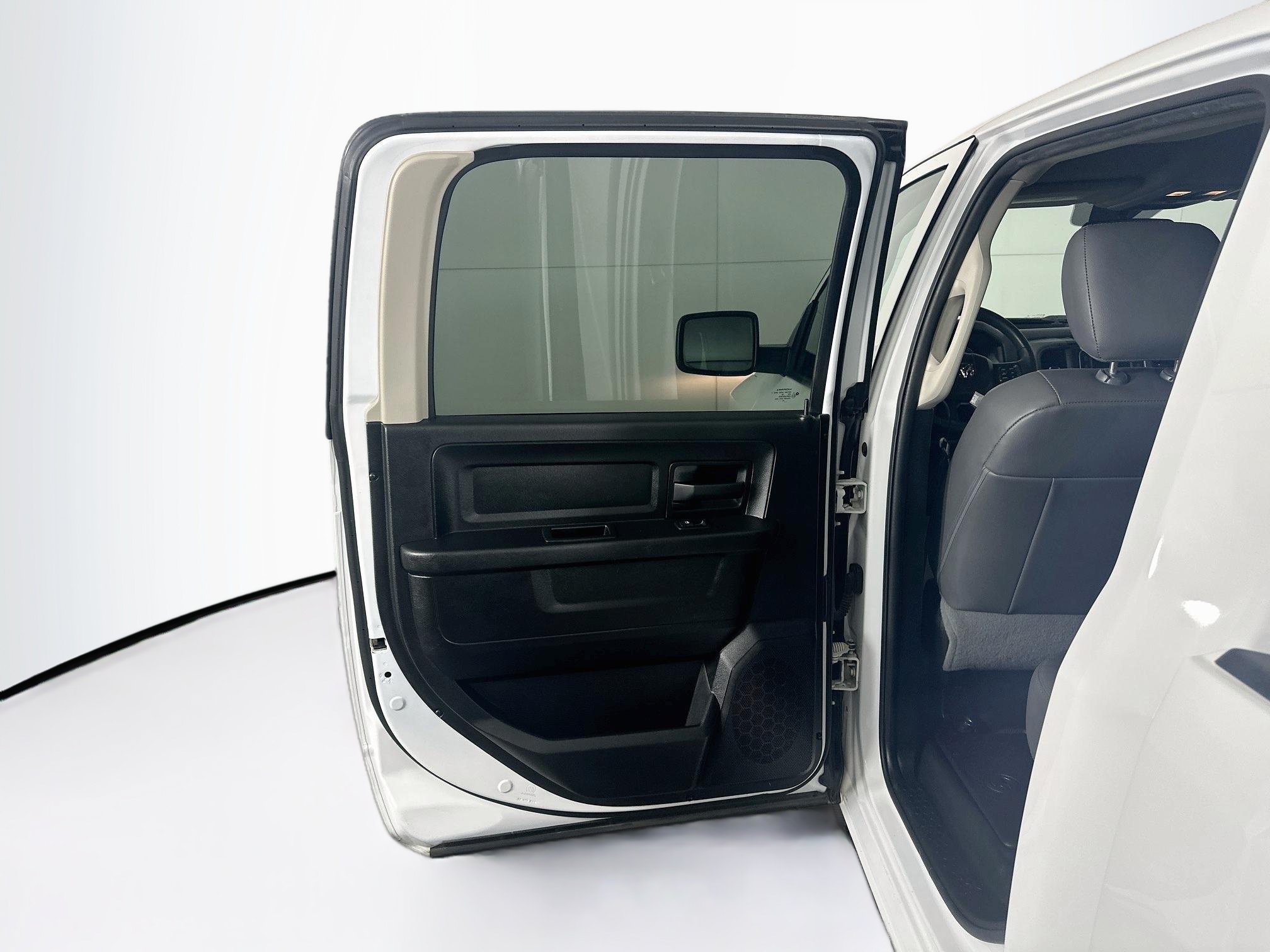 Used 2019 RAM 1500 Tradesman w/ Chrome Appearance Group RWD image 24