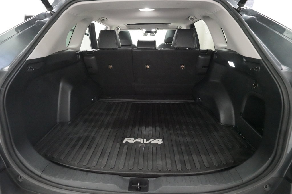 Used 2022 Toyota RAV4 XLE Premium AWD/4WD image 10