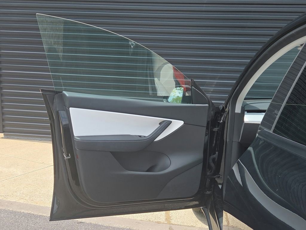 Used 2022 Tesla Model Y Performance AWD/4WD image 6