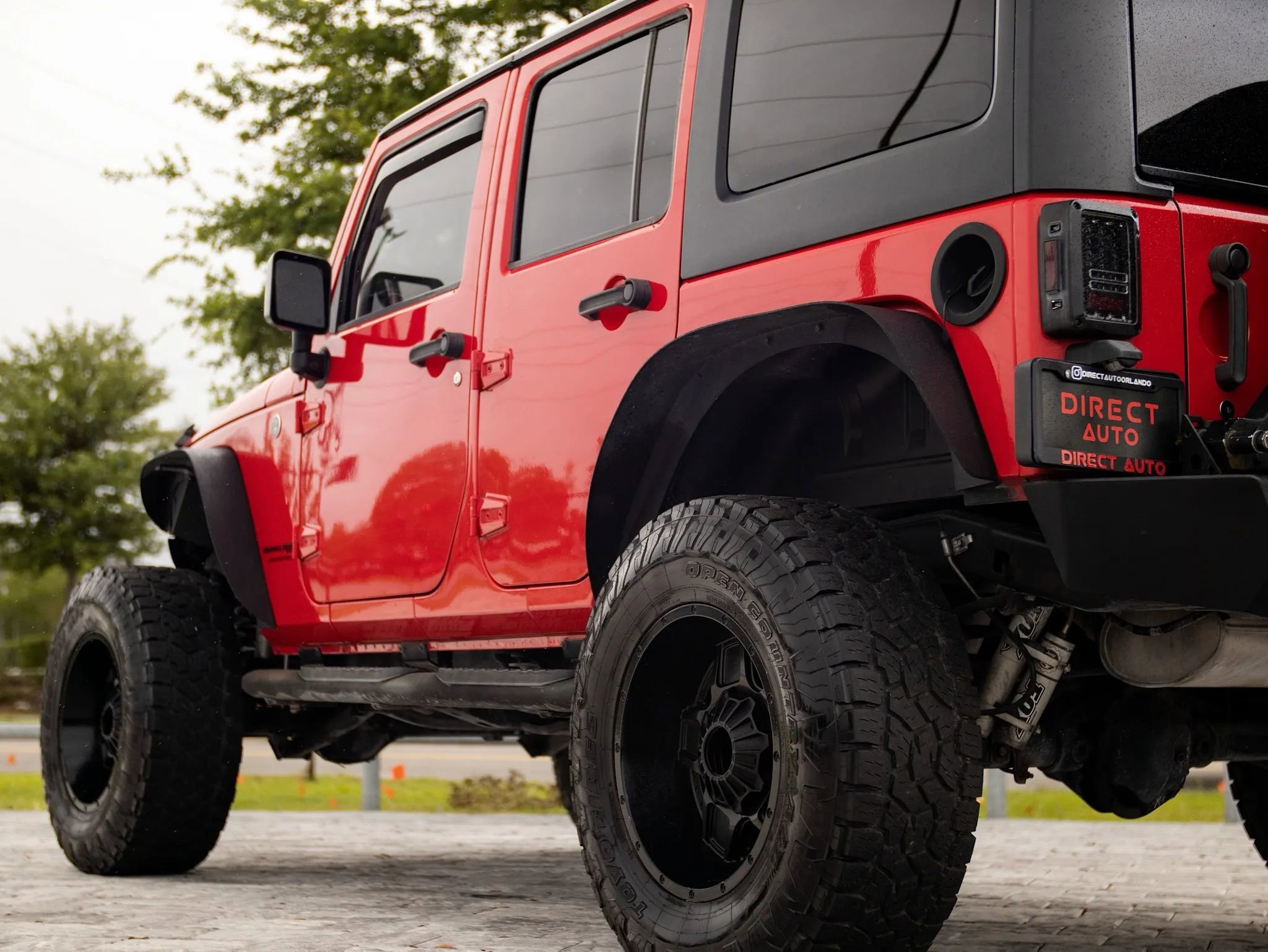 Used 2018 Jeep Wrangler Unlimited Sahara w/ Connectivity Group image 11