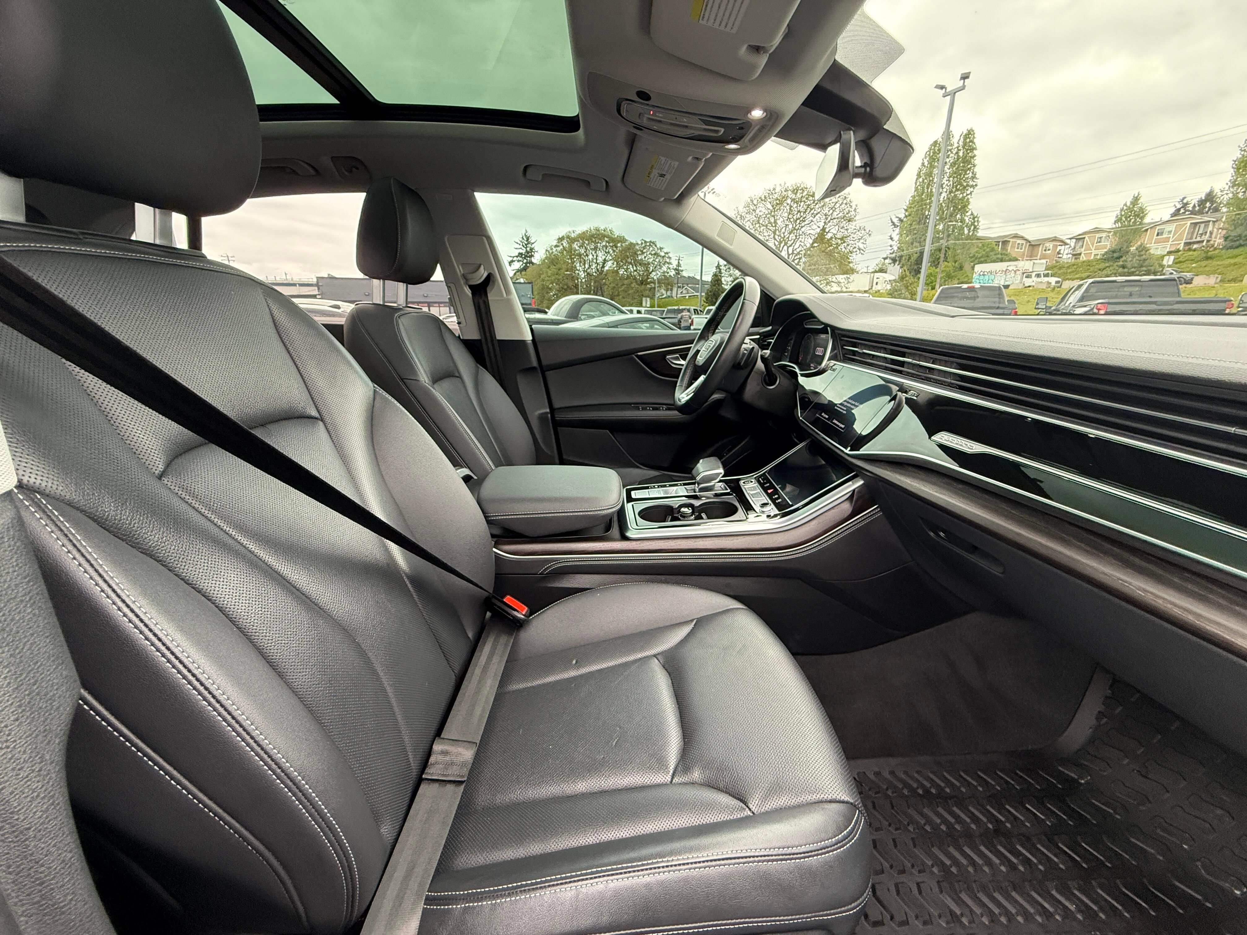 Used 2023 Audi Q8 Prestige AWD/4WD image 7