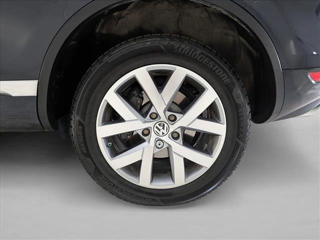 Used 2014 Volkswagen Touareg TDI image 22