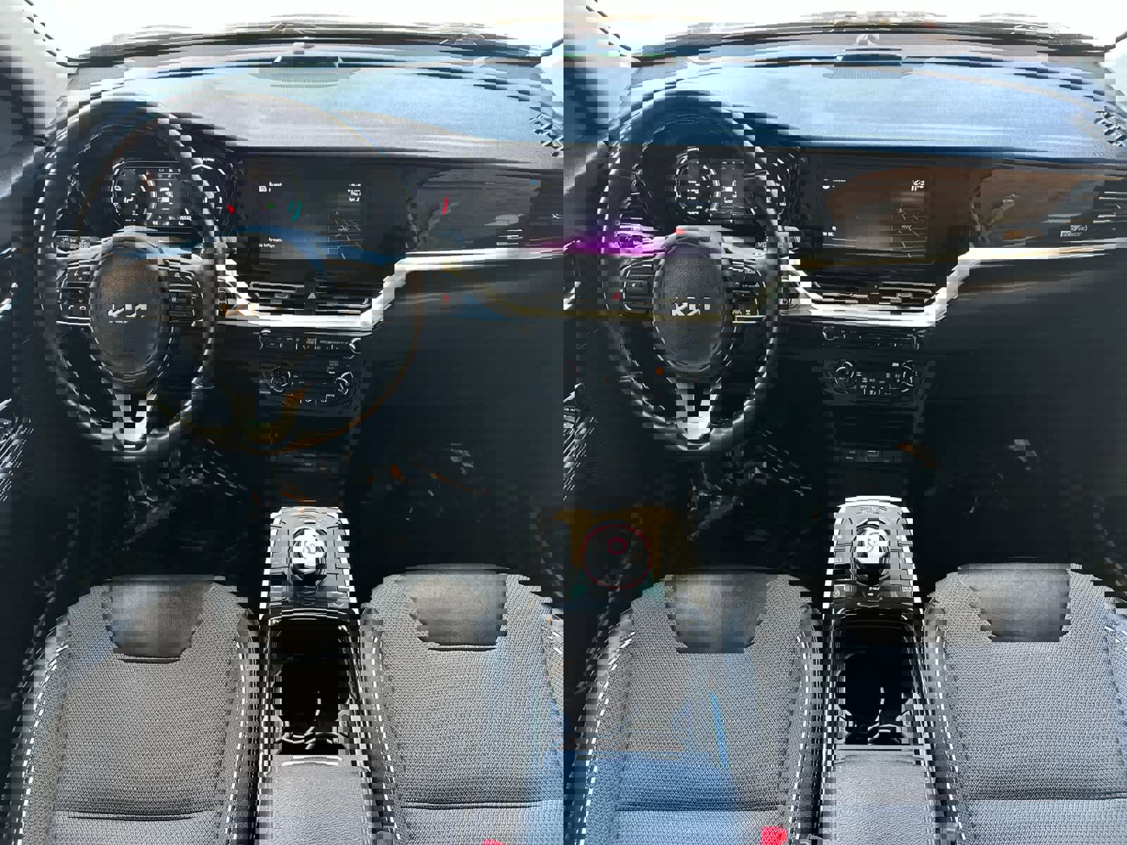 Used 2022 Kia Niro EX w/ Cold Weather Package image 3