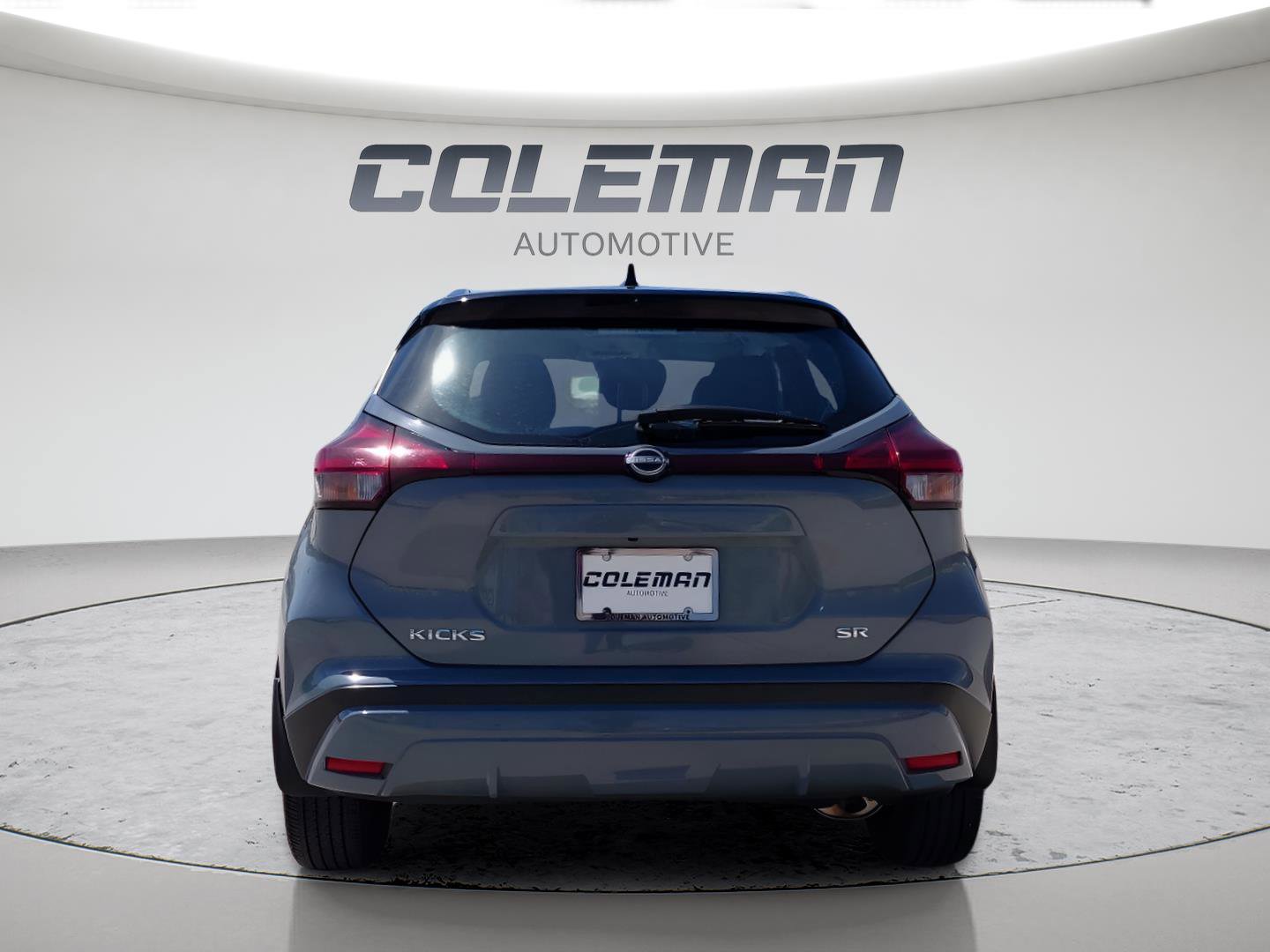 Used 2023 Nissan Kicks SR w/ SR Premium Package FWD image 3