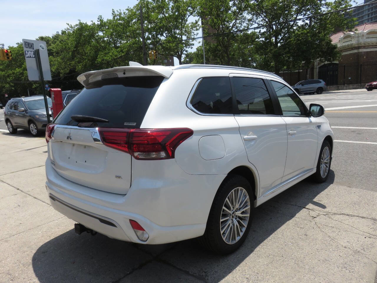 Used 2020 Mitsubishi Outlander SEL image 3