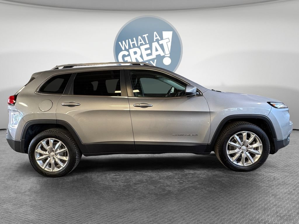 Used 2017 Jeep Cherokee Limited AWD/4WD image 2