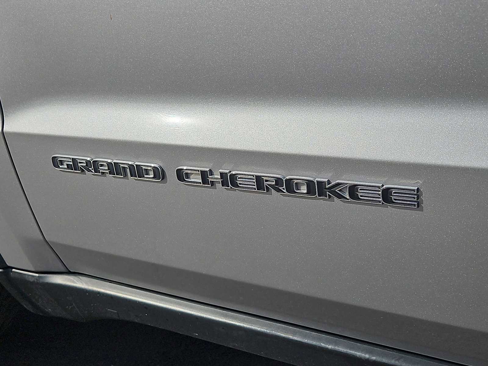 Used 2020 Jeep Grand Cherokee Laredo image 13