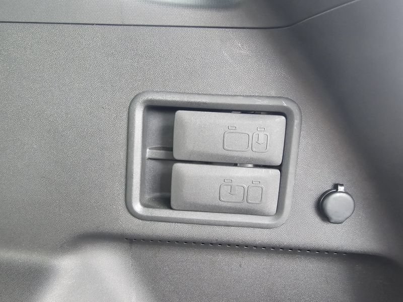 Used 2020 Chevrolet Equinox LT FWD image 11