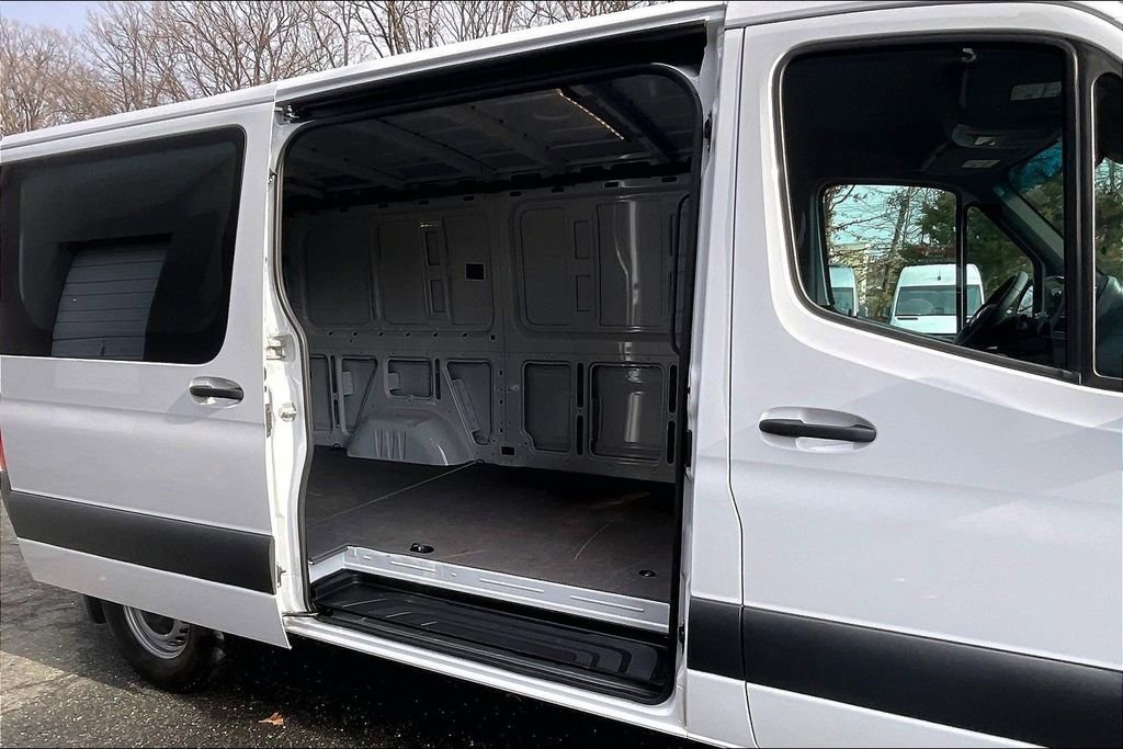 Used 2025 Mercedes-Benz Sprinter 2500 image 22