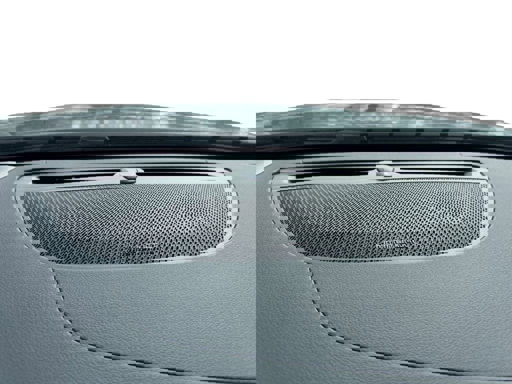 New 2026 Volvo V60 B5 Cross Country Ultra w/ Protection Package Premier image 17