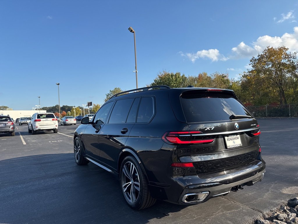 Used 2023 BMW X7 xDrive40i w/ M Sport Package image 3