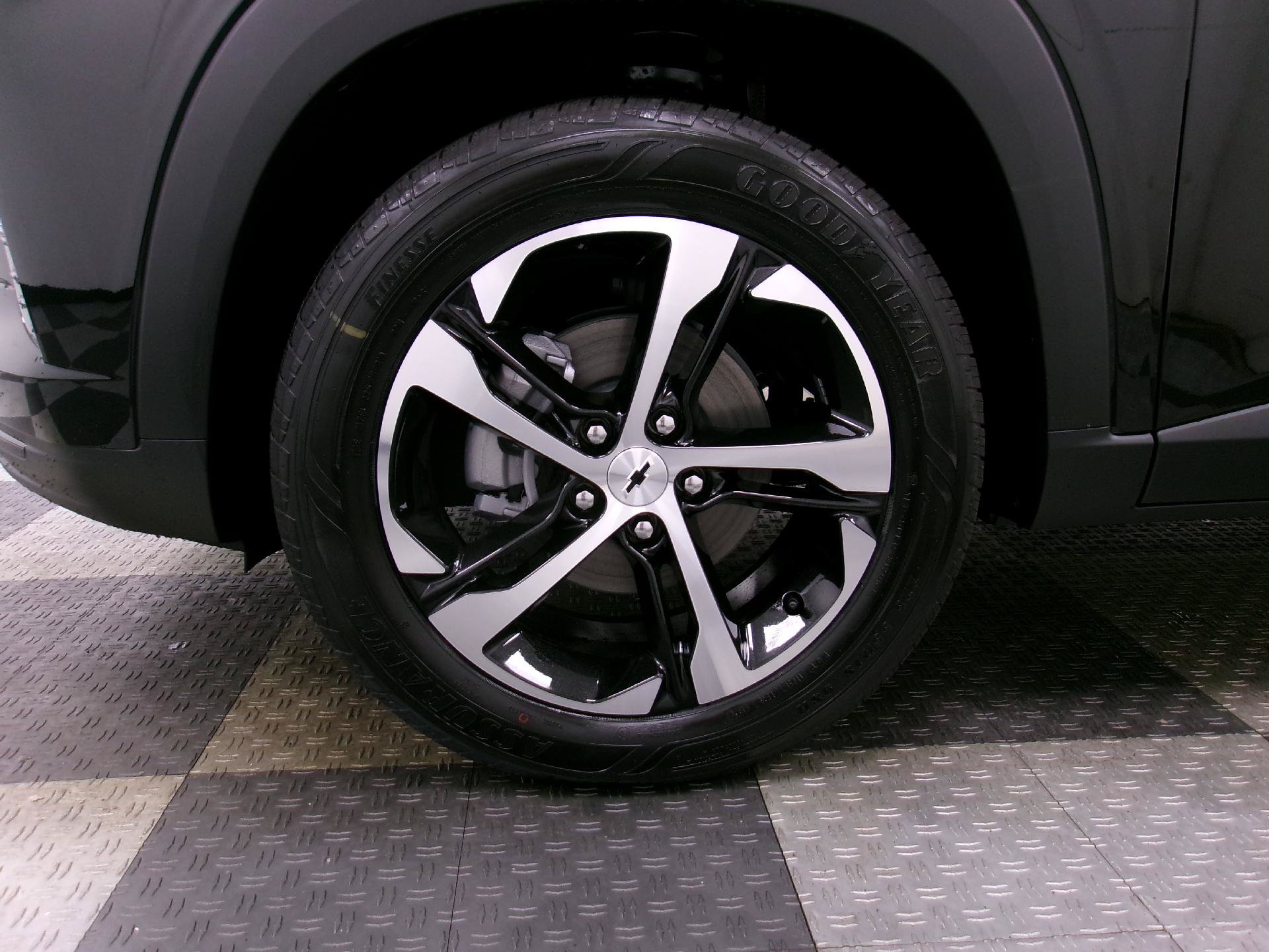 New 2026 Chevrolet Trax RS w/ Sunroof Package FWD image 16