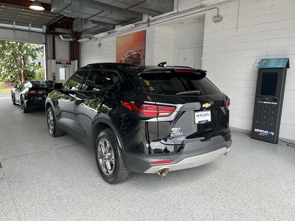 Used 2024 Chevrolet Blazer LT w/ Convenience Package FWD image 6