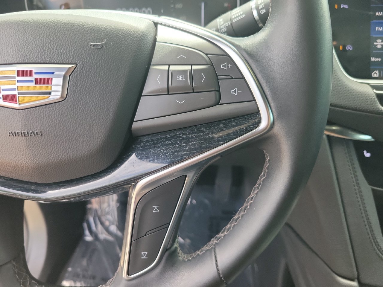 Certified 2025 Cadillac XT5 Premium Luxury w/ LPO, Floor Liner Package AWD/4WD image 22