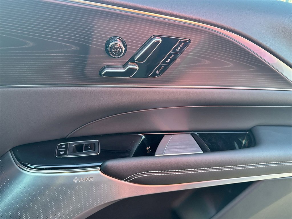 Used 2024 Cadillac Lyriq Sport image 31