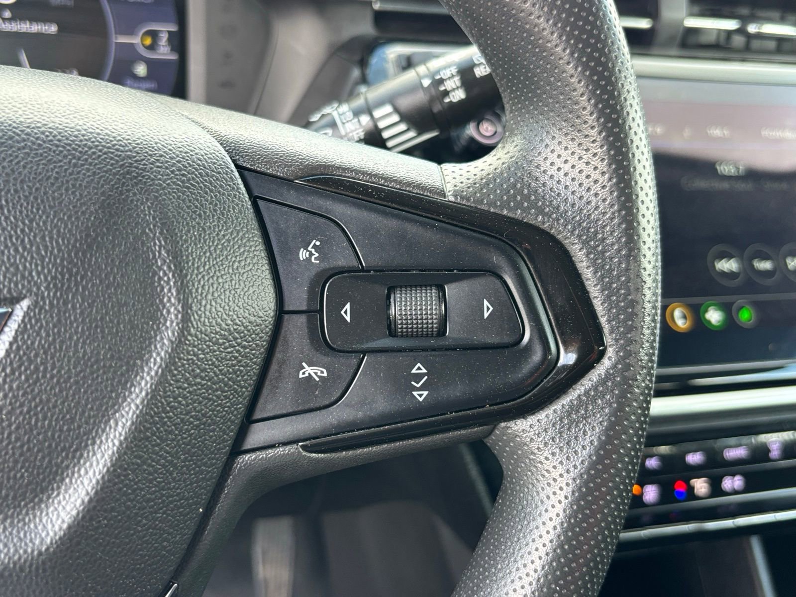 Used 2023 Chevrolet Bolt EUV LT image 24