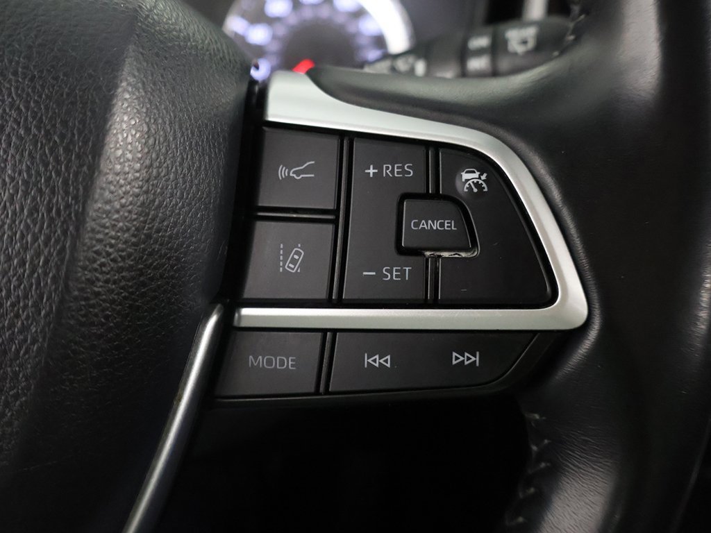 Used 2022 Toyota Highlander LE image 39