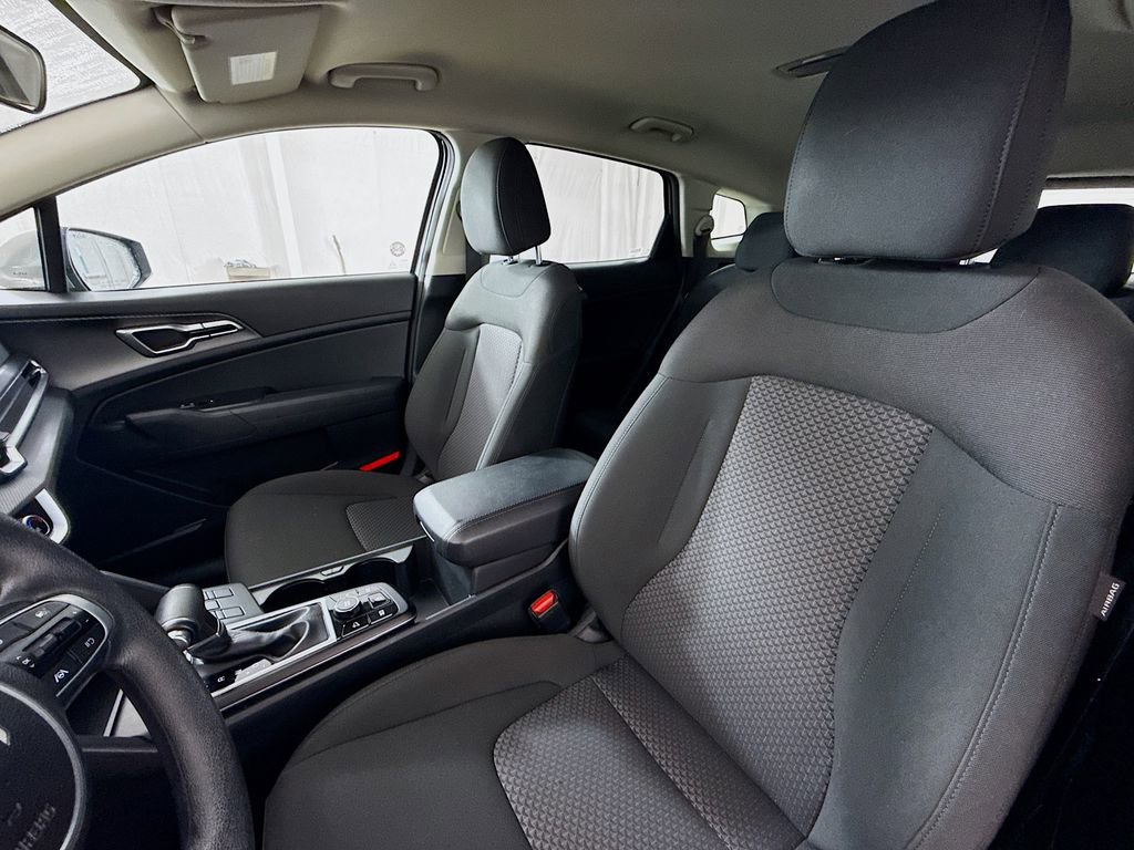 Used 2024 Kia Sportage LX image 11