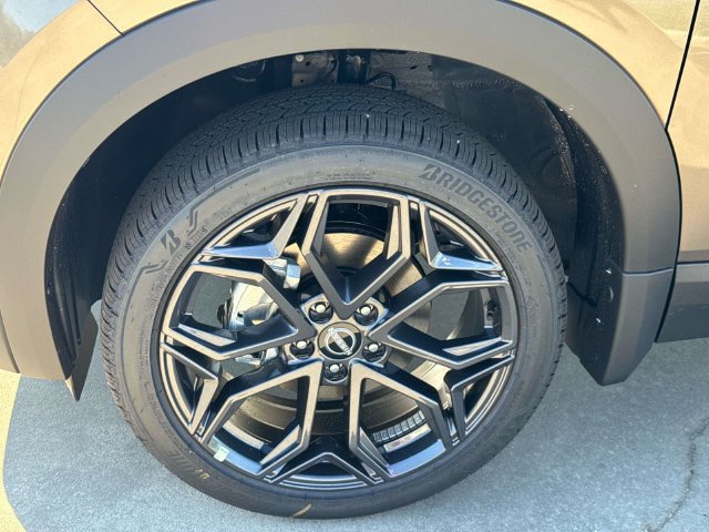 New 2027 Nissan Kicks SR FWD image 5