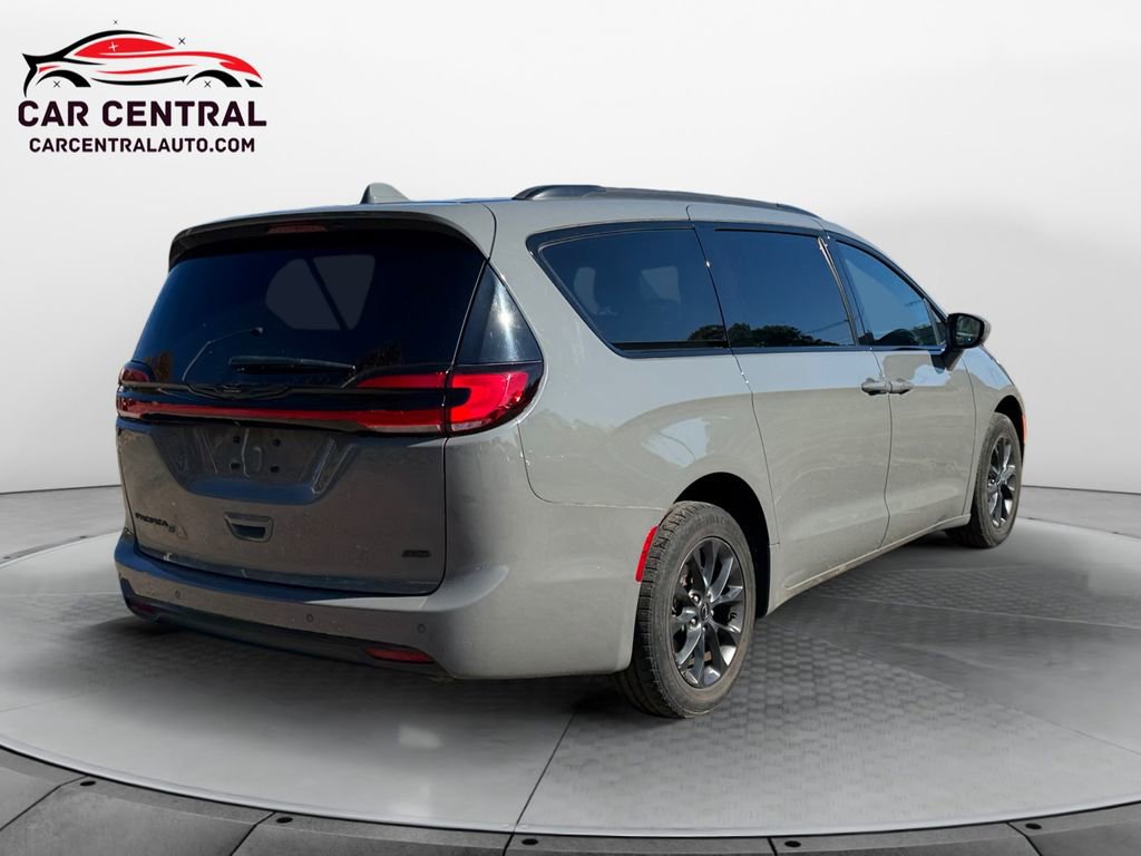 Used 2021 Chrysler Pacifica Touring-L w/ S Appearance Package image 5