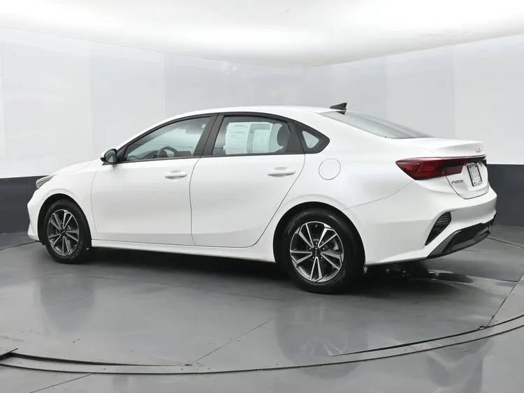Used 2024 Kia Forte LXS FWD image 9