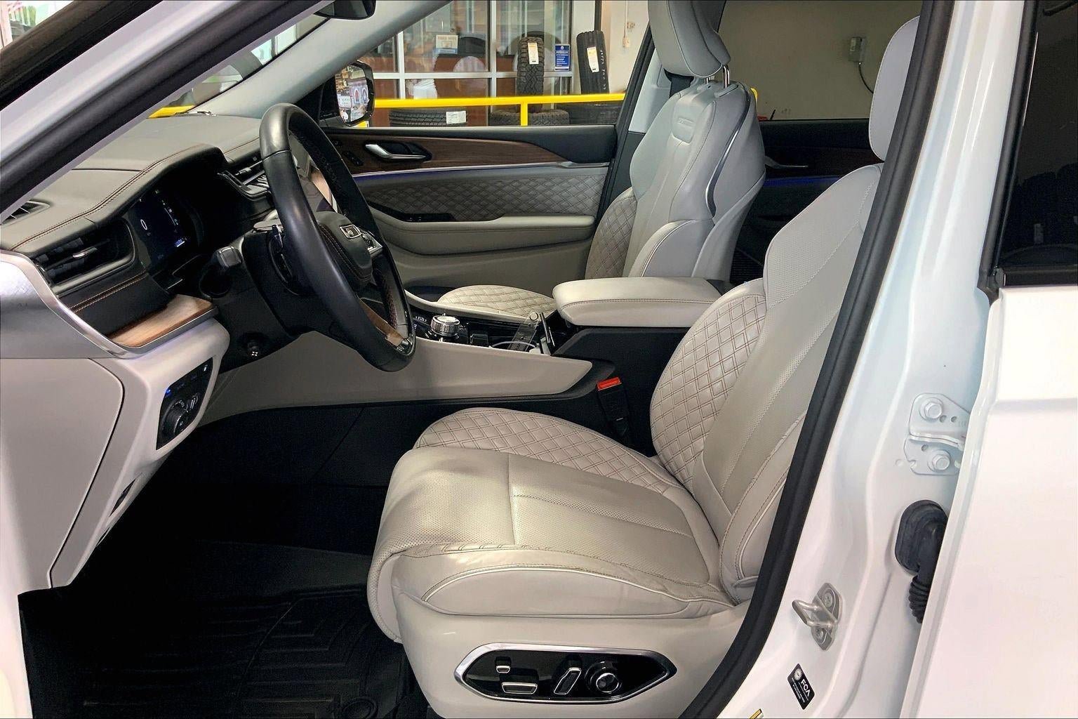 Used 2022 Jeep Grand Cherokee Summit AWD/4WD image 20