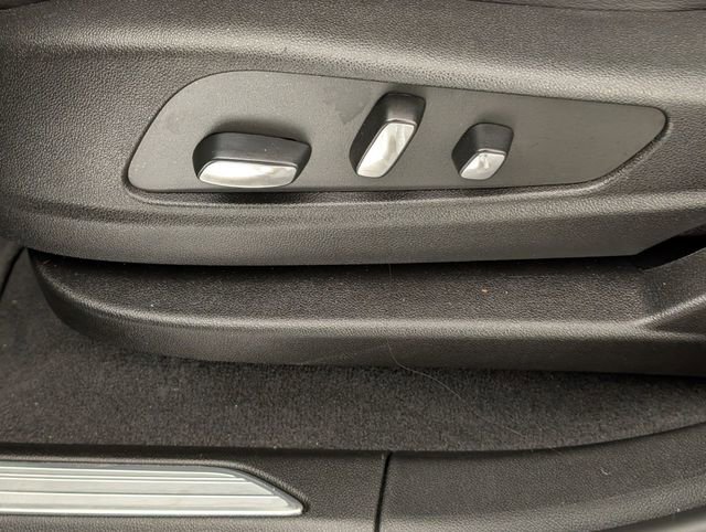 Used 2025 Cadillac XT5 Premium Luxury image 15