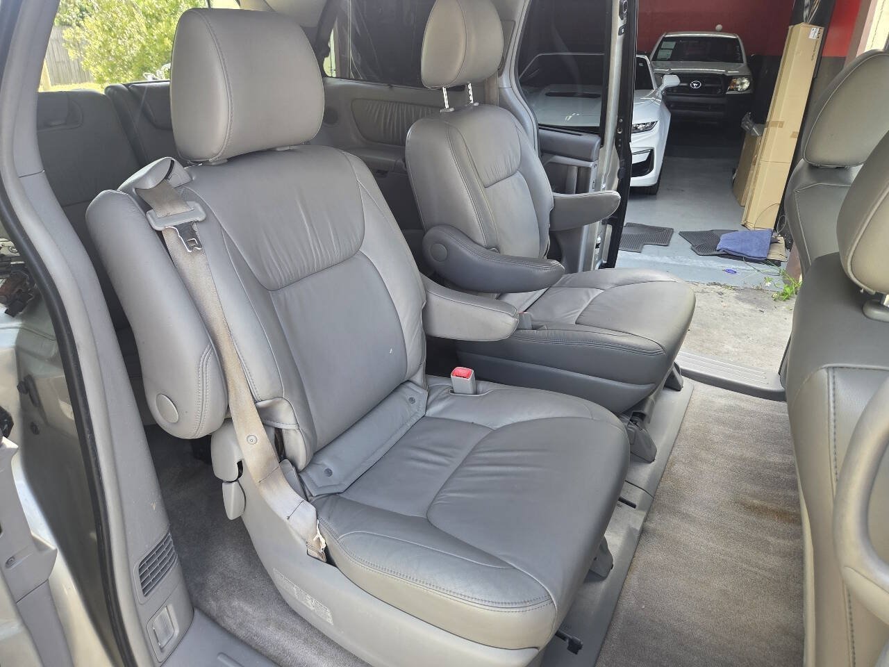 Used 2010 Toyota Sienna XLE Limited FWD image 15