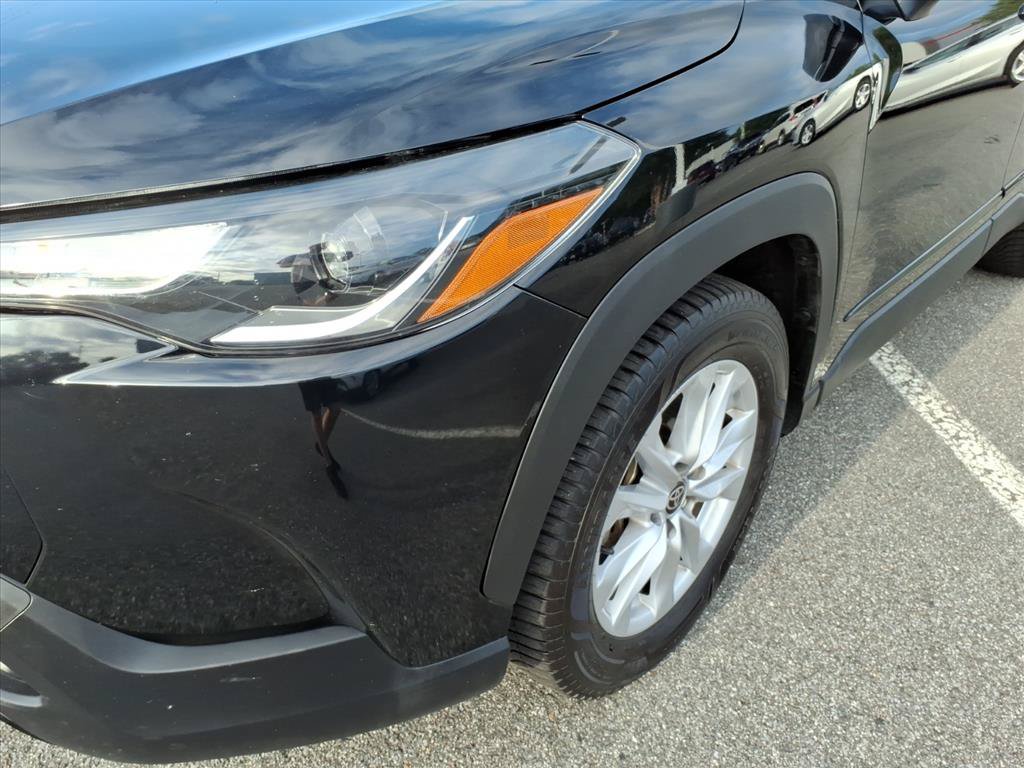 Used 2023 Toyota Corolla Cross LE w/ Moonroof Package AWD/4WD image 9