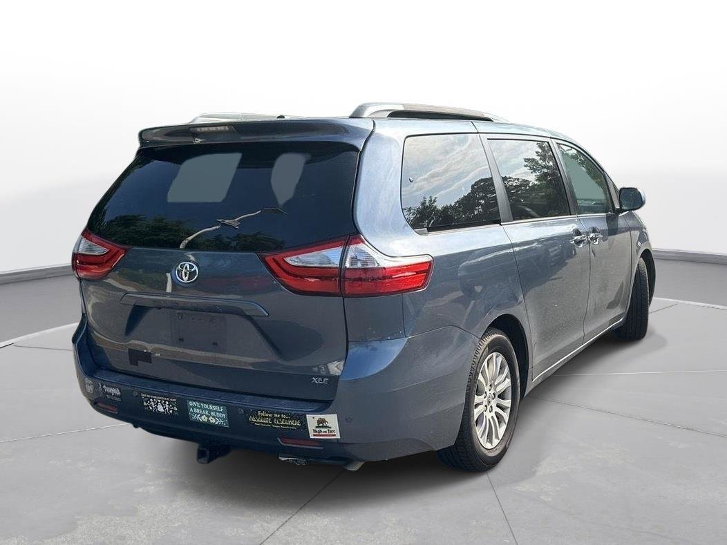 Used 2015 Toyota Sienna XLE Premium FWD image 6